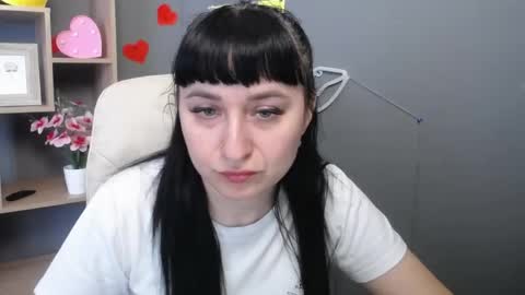 ninaflawlees online show from May 12, 2026, 12:02 pm