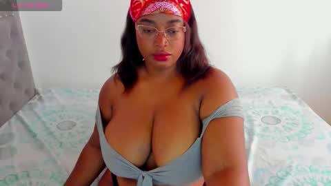 Snapshot of ninagrey03 chatting on February 18, 2026, 3:19 pm Valentina online show from February 18, 2026, 3:19 pm