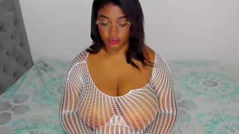 Snapshot of ninagrey03 chatting on February 20, 2026, 12:18 am Valentina online show from February 20, 2026, 12:18 am