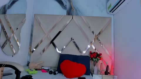 ninahtx online show from October 20, 2025, 9:04 pm