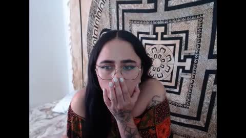 Snapshot of ninakravtz chatting on January 15, 2025, 6:40 pm N I N A online show from January 15, 2025, 6:40 pm