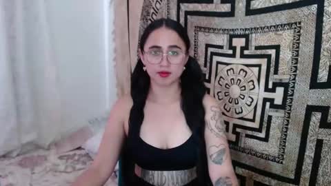 Snapshot of ninakravtz chatting on January 28, 2025, 7:21 pm N I N A online show from January 28, 2025, 7:21 pm