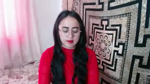 N I N A online show from October 3, 2025, 2:47 pm