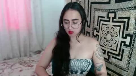 N I N A online show from October 4, 2025, 2:59 pm