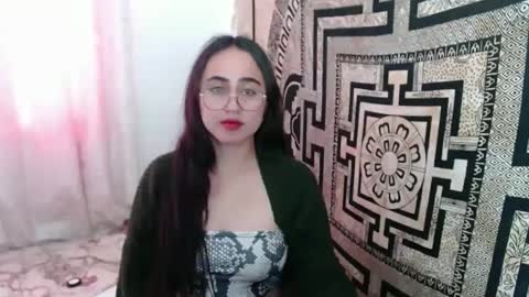 N I N A online show from October 6, 2025, 4:59 pm