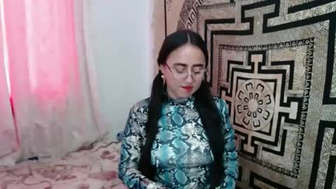 N I N A online show from October 8, 2025, 3:09 pm