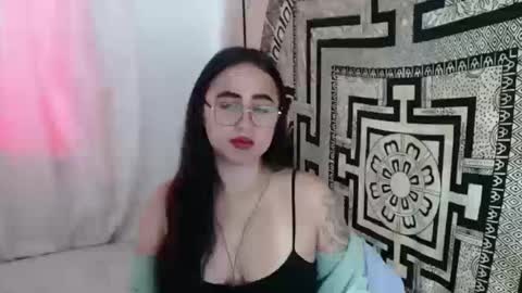 N I N A online show from October 15, 2025, 2:50 pm