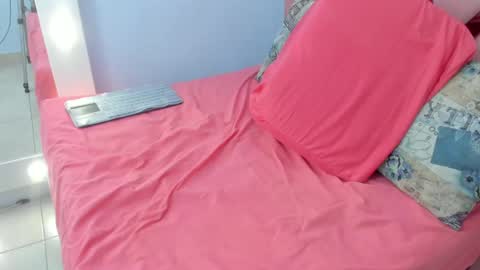 Snapshot of ninamedux chatting on February 28, 2025, 6:54 am Nina Medux online show from February 28, 2025, 6:54 am