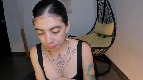 ninamonroee online show from February 13, 2025, 11:15 pm