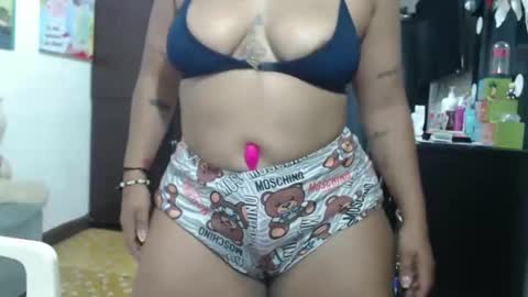 Ninapalmer online show from April 19, 2026, 6:10 pm