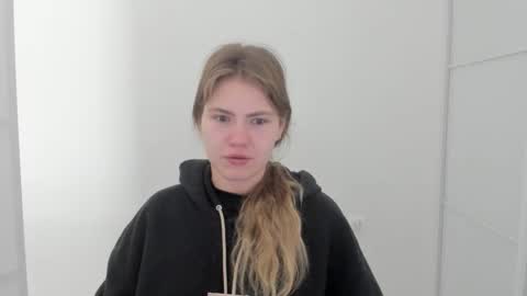 ninarihh online show from October 10, 2025, 8:57 am