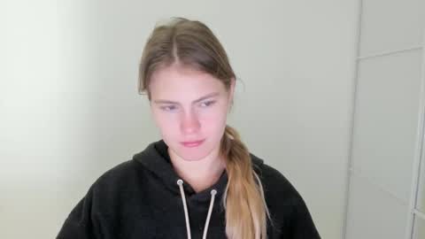 ninarihh online show from October 11, 2025, 11:09 am