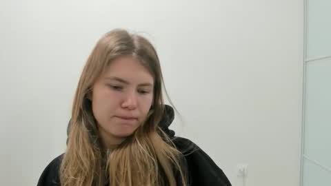 ninarihh online show from October 13, 2025, 8:47 am