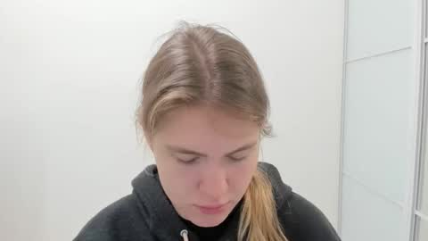 ninarihh online show from October 17, 2025, 7:44 am