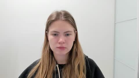 ninarihh online show from October 20, 2025, 10:49 am