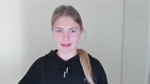 ninarihh online show from October 31, 2025, 11:00 am