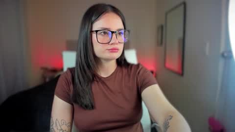 Snapshot of ninavolkov chatting on December 21, 2024, 12:20 am ninavolkov online show from December 21, 2024, 12:20 am