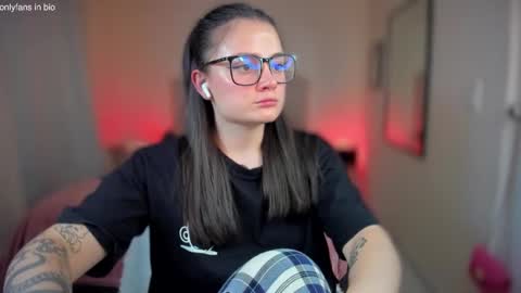 Snapshot of ninavolkov chatting on February 9, 2025, 11:25 pm ninavolkov online show from February 9, 2025, 11:25 pm