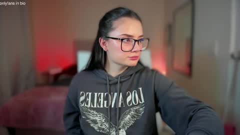 Snapshot of ninavolkov chatting on February 26, 2025, 12:27 am ninavolkov online show from February 26, 2025, 12:27 am