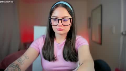 Snapshot of ninavolkov chatting on February 28, 2025, 10:06 pm ninavolkov online show from February 28, 2025, 10:06 pm