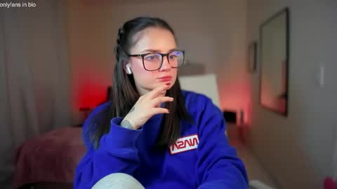 Snapshot of ninavolkov chatting on March 5, 2025, 10:32 pm ninavolkov online show from March 5, 2025, 10:32 pm