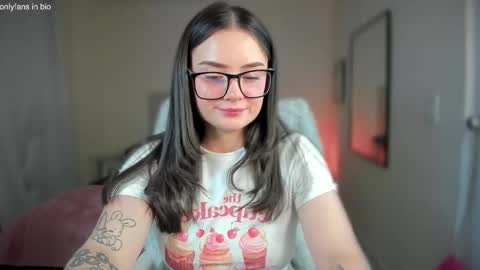 Snapshot of ninavolkov chatting on March 11, 2025, 9:59 pm ninavolkov online show from March 11, 2025, 9:59 pm