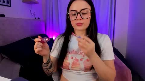 Snapshot of ninavolkov chatting on September 19, 2025, 9:48 pm ninavolkov online show from September 19, 2025, 9:48 pm