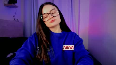 Snapshot of ninavolkov chatting on October 7, 2025, 10:07 pm ninavolkov online show from October 7, 2025, 10:07 pm