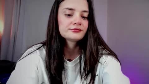 Snapshot of ninavolkov chatting on November 19, 2025, 10:43 pm ninavolkov online show from November 19, 2025, 10:43 pm