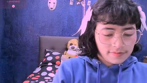 Nina online show from November 21, 2025, 1:32 pm