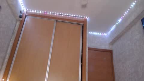 Xara Roux online show from March 15, 2026, 6:08 am