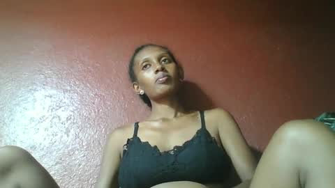 ninie246746 online show from February 17, 2025, 8:41 am