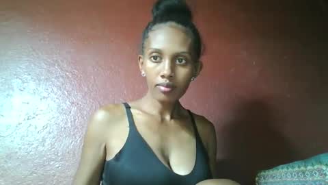 ninie246746 online show from February 24, 2025, 3:20 pm