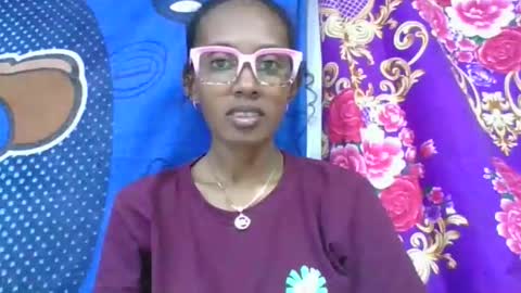 ninie246746 online show from June 1, 2026, 7:32 am