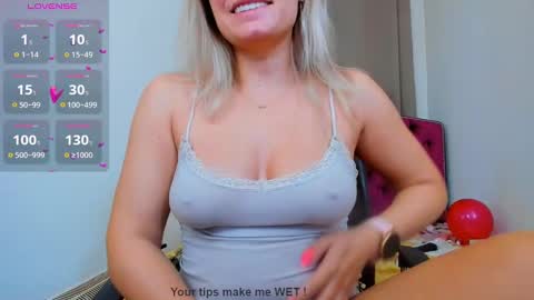 Snapshot of ninna_dee chatting on January 16, 2025, 5:11 am nina dee online show from January 16, 2025, 5:11 am