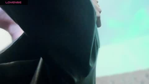 Ninon Beart online show from April 7, 2026, 5:30 am