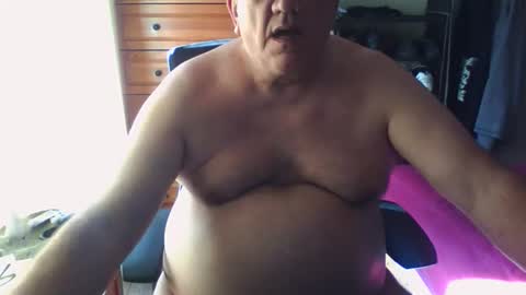 Snapshot of nionios67 chatting on October 19, 2025, 2:07 pm Dennis online show from October 19, 2025, 2:07 pm