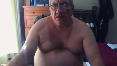 Snapshot of nionios67 chatting on November 6, 2025, 3:24 pm Dennis online show from November 6, 2025, 3:24 pm