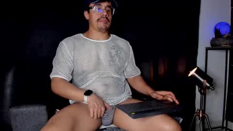 Snapshot of nipsfetich chatting on December 10, 2024, 2:38 am Steven online show from December 10, 2024, 2:38 am