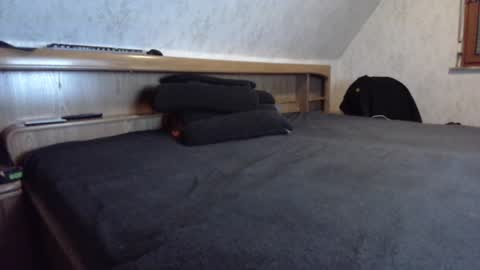 nixan85 online show from February 2, 2025, 10:06 pm