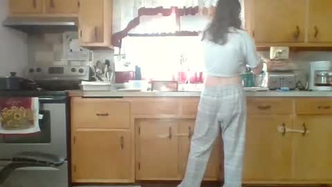 njsnowbunny online show from October 21, 2025, 6:52 pm