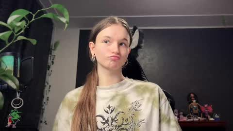 Snapshot of nloraaa chatting on March 5, 2025, 10:10 pm Tears Lora online show from March 5, 2025, 10:10 pm