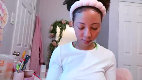 NniOnline online show from October 22, 2025, 4:29 pm