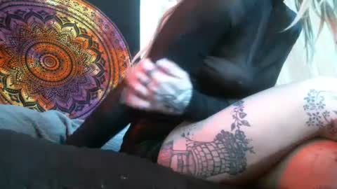 Snapshot of no_facequeen chatting on January 22, 2025, 5:17 pm Leah online show from January 22, 2025, 5:17 pm