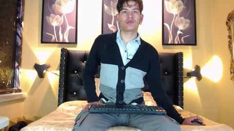 noa11_ online show from November 6, 2025, 1:23 pm