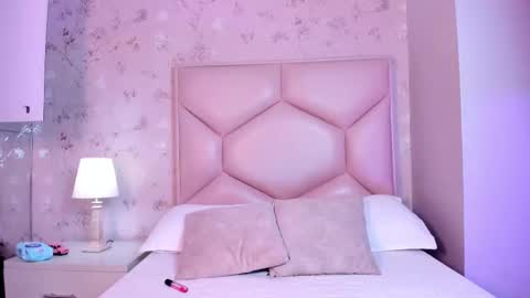   ambarsulliva  online show from October 7, 2025, 11:40 am