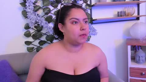 Snapshot of noa_veega chatting on December 20, 2025, 9:44 pm N O A online show from December 20, 2025, 9:44 pm