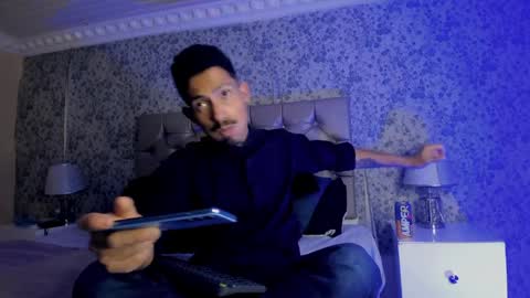 Snapshot of noaahtylor chatting on April 6, 2026, 4:46 am Noah online show from April 6, 2026, 4:46 am