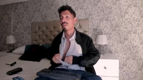 Snapshot of noaahtylor chatting on April 10, 2026, 2:50 am Noah online show from April 10, 2026, 2:50 am