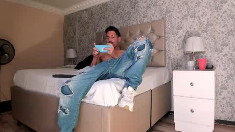 Snapshot of noaahtylor chatting on April 11, 2026, 11:53 pm Noah online show from April 11, 2026, 11:53 pm